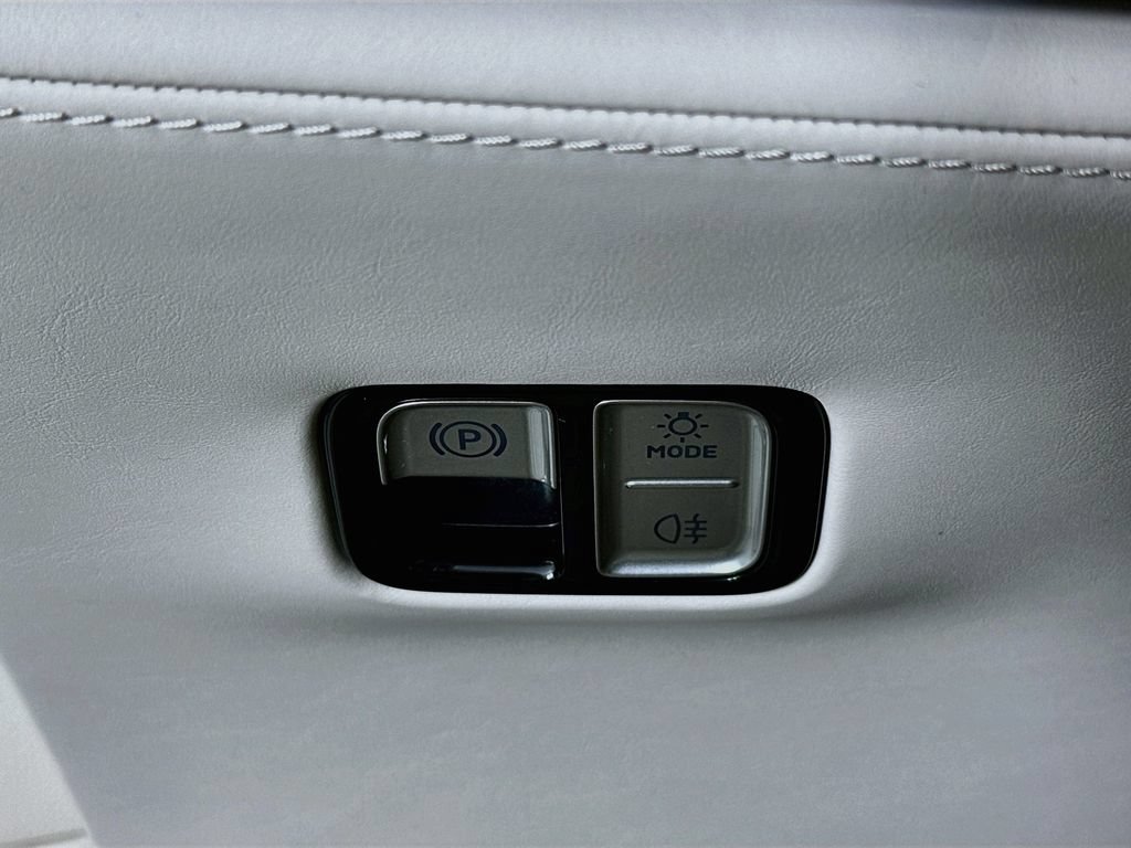 New 2027 MANUFAKTUR Moonlight White Metallic Mercedes-Benz S 580 image 43