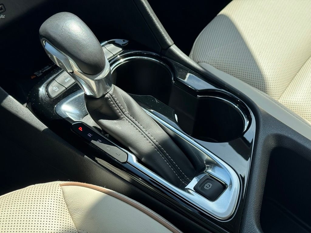 Used 2024 White Buick Avenir image 31