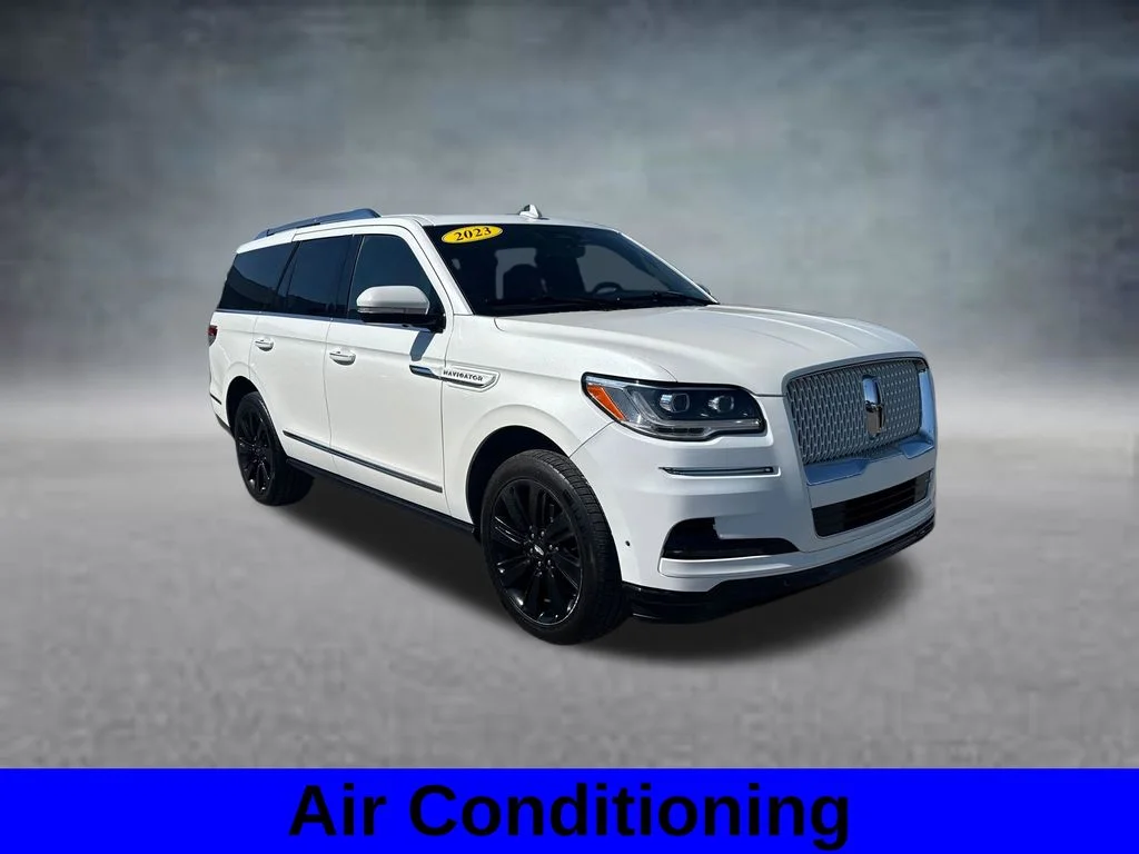 Used 2023 White Metallic Lincoln Reserve image 4