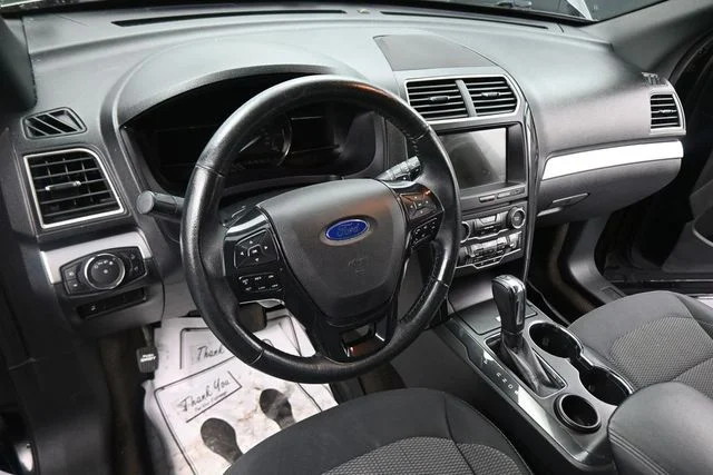 Used 2017 Black Ford XLT image 28