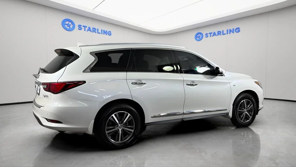 Used 2019 White INFINITI LUXE image 11