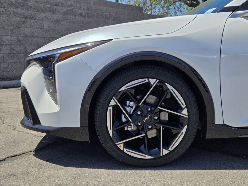 New 2026 Snow White Pearl Kia GT-Line image 5