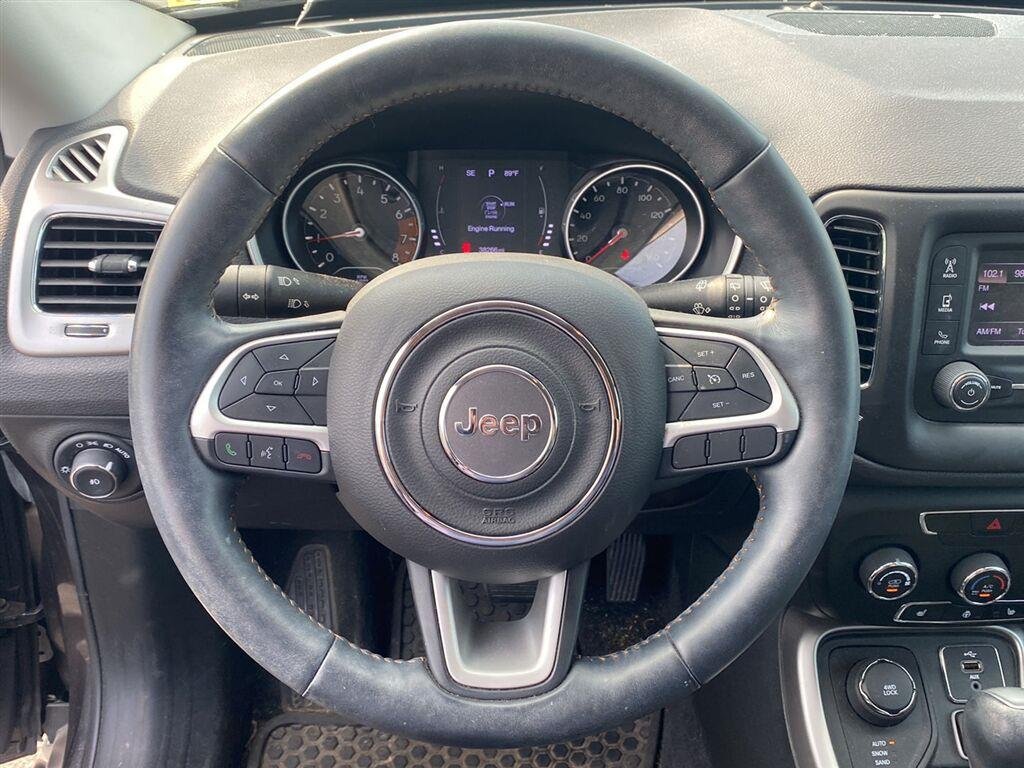 Used 2018 Granite Crystal Metallic Clearcoat Jeep Latitude image 16