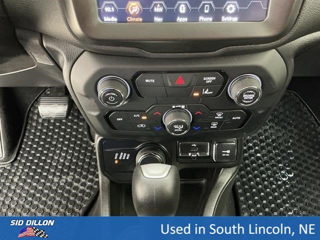 Used 2022 Graphite Gray Jeep Latitude image 12