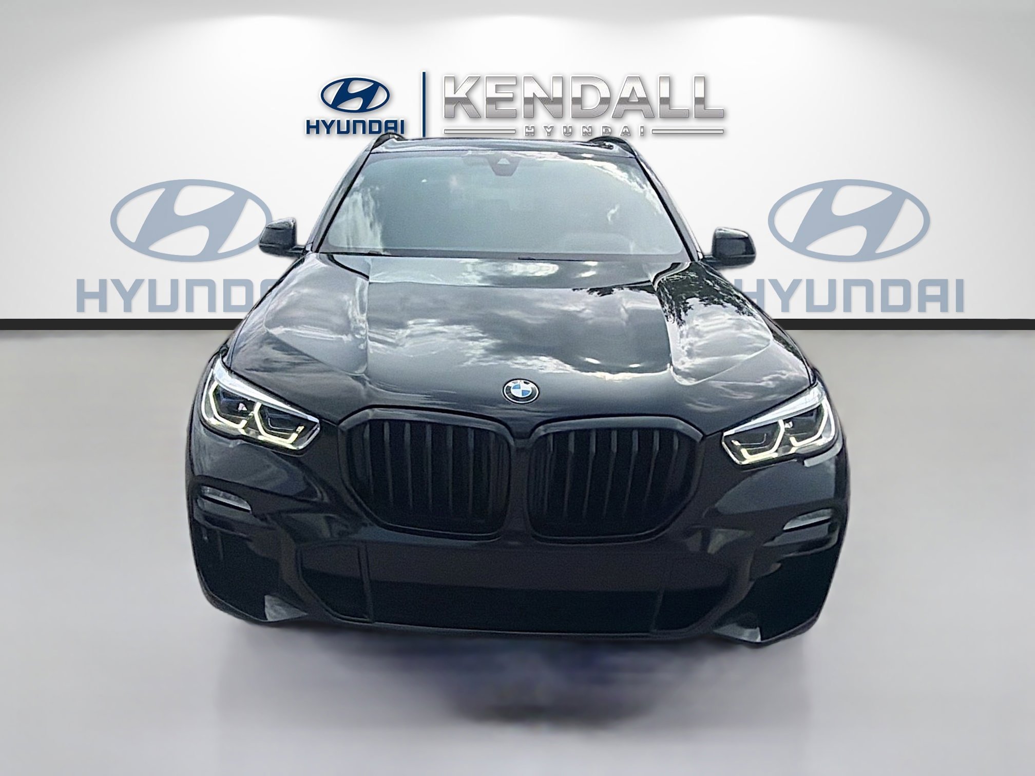 Used 2021 Black Sapphire Metallic BMW M50i image 2