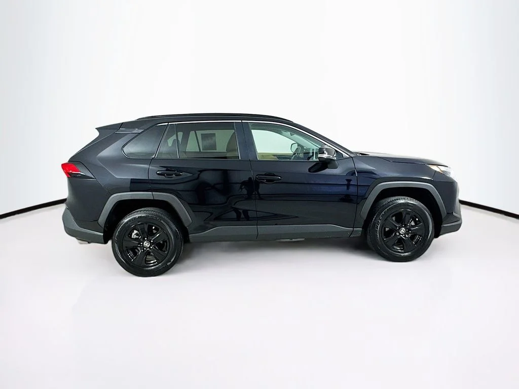 Used 2025  Toyota XLE image 8