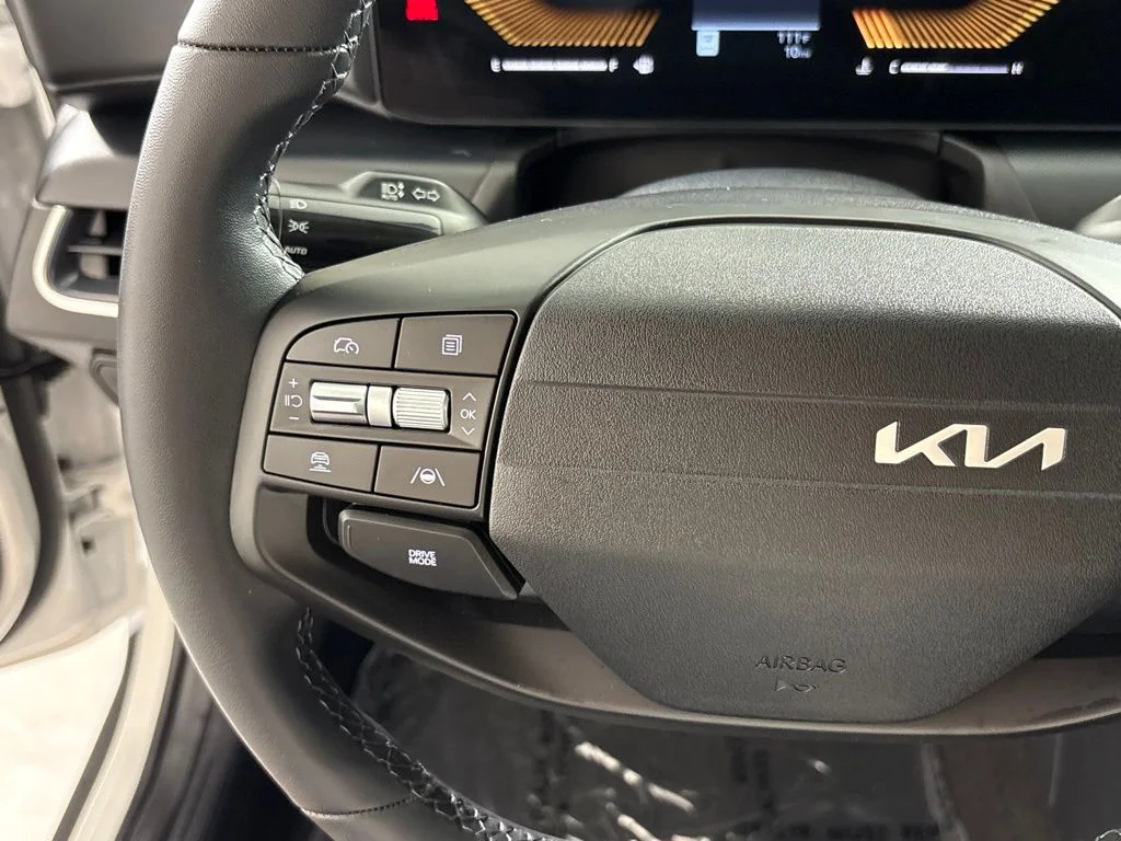 New 2026 Snow White Pearl Kia EX image 29