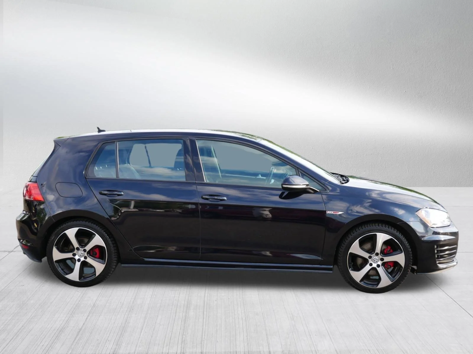 Used 2015 Deep Black Pearl Volkswagen S image 8
