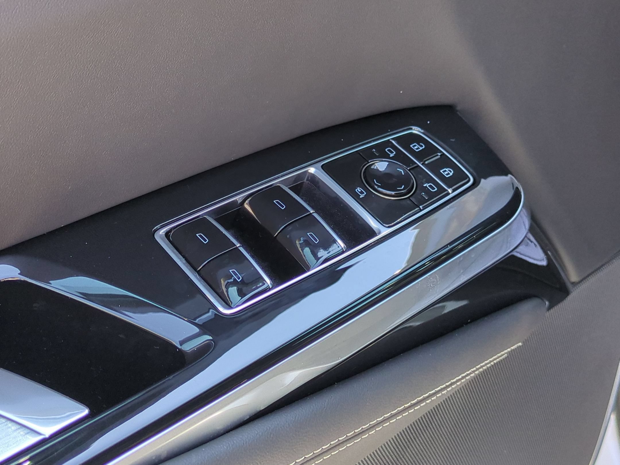 New 2026 Vibrant White Tricoat Cadillac Platinum Sport image 13
