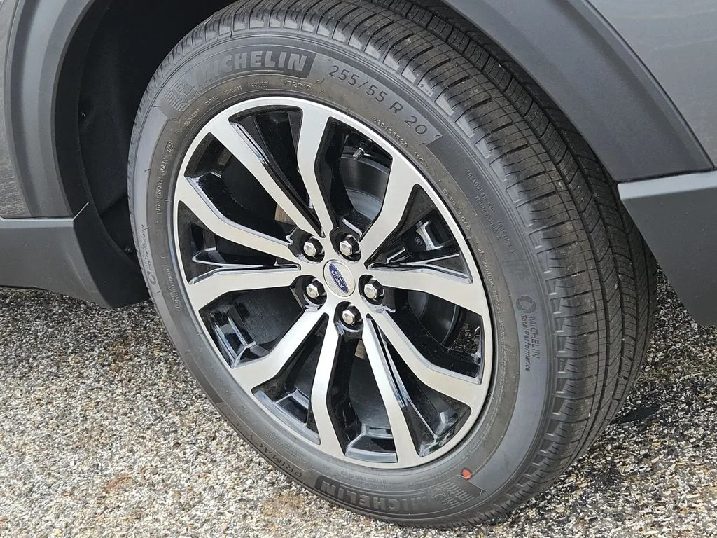 New 2026 Carbonized Gray Metallic Ford ST-Line image 9