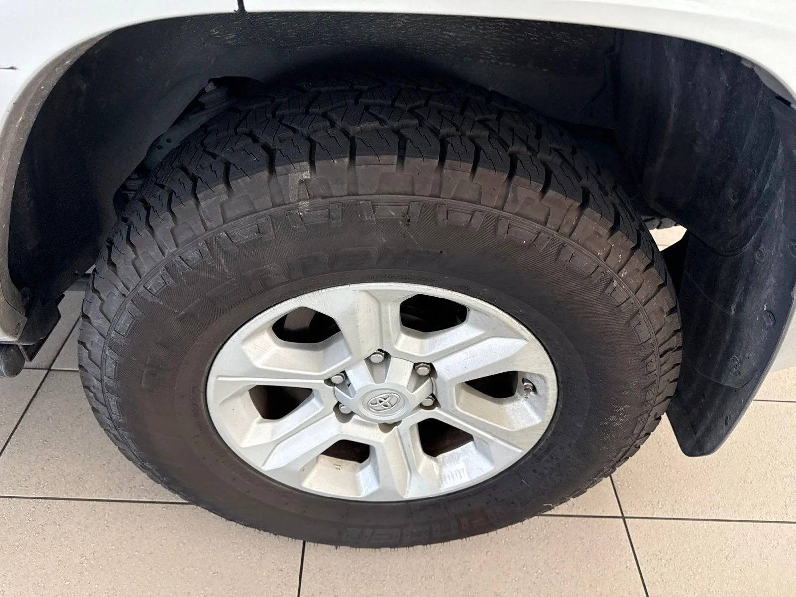Used 2014 Silver Toyota SR5 image 4