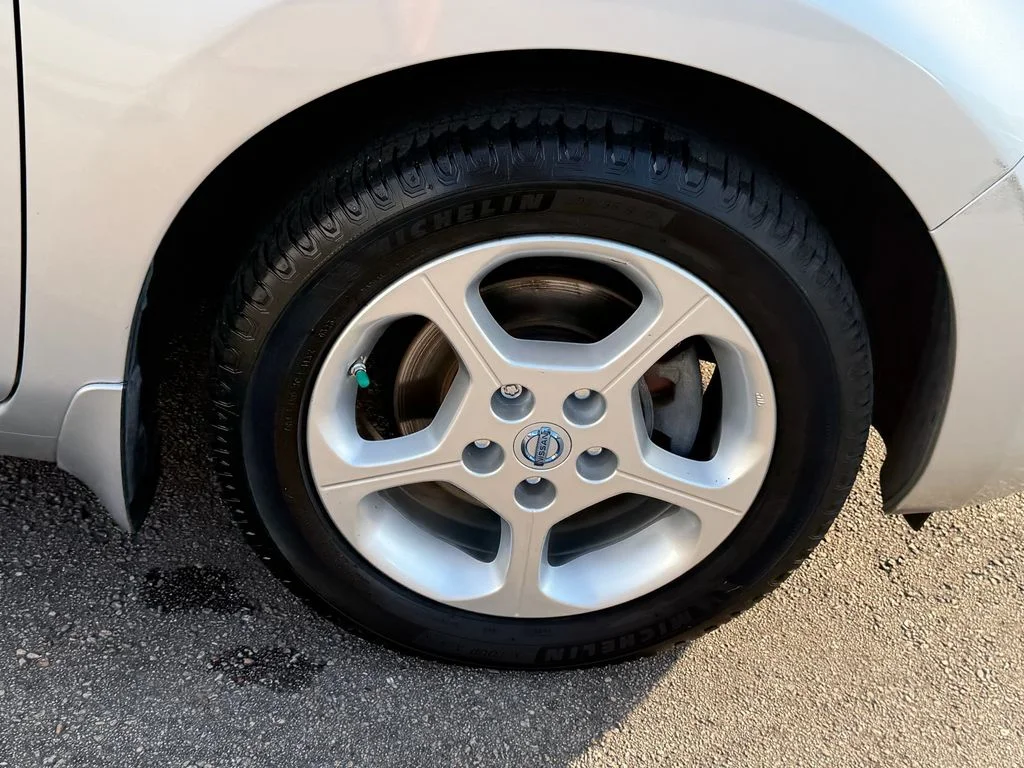 Used 2013 Silver Nissan SV image 19