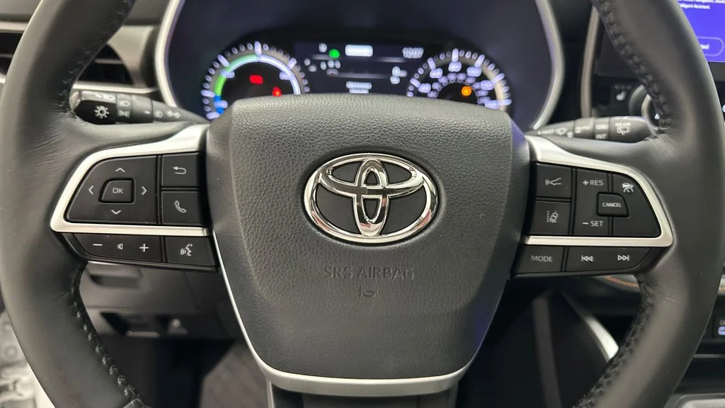 Used 2023 Beige Toyota Bronze Edition image 17