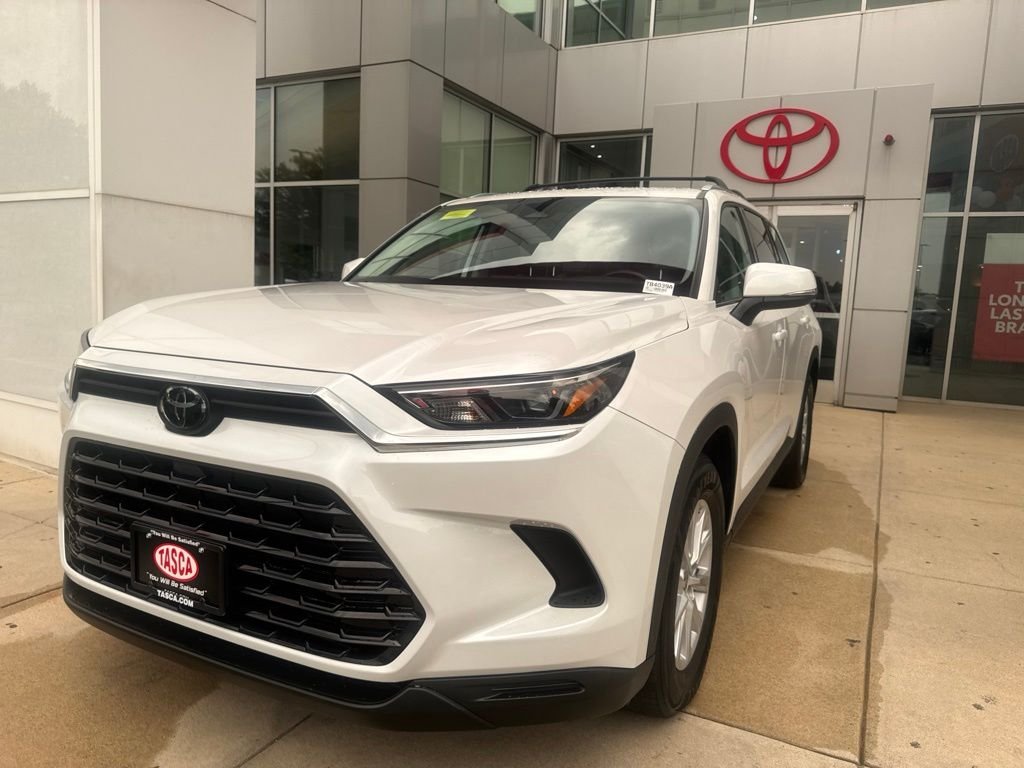 Used 2024 Beige Toyota XLE image 9