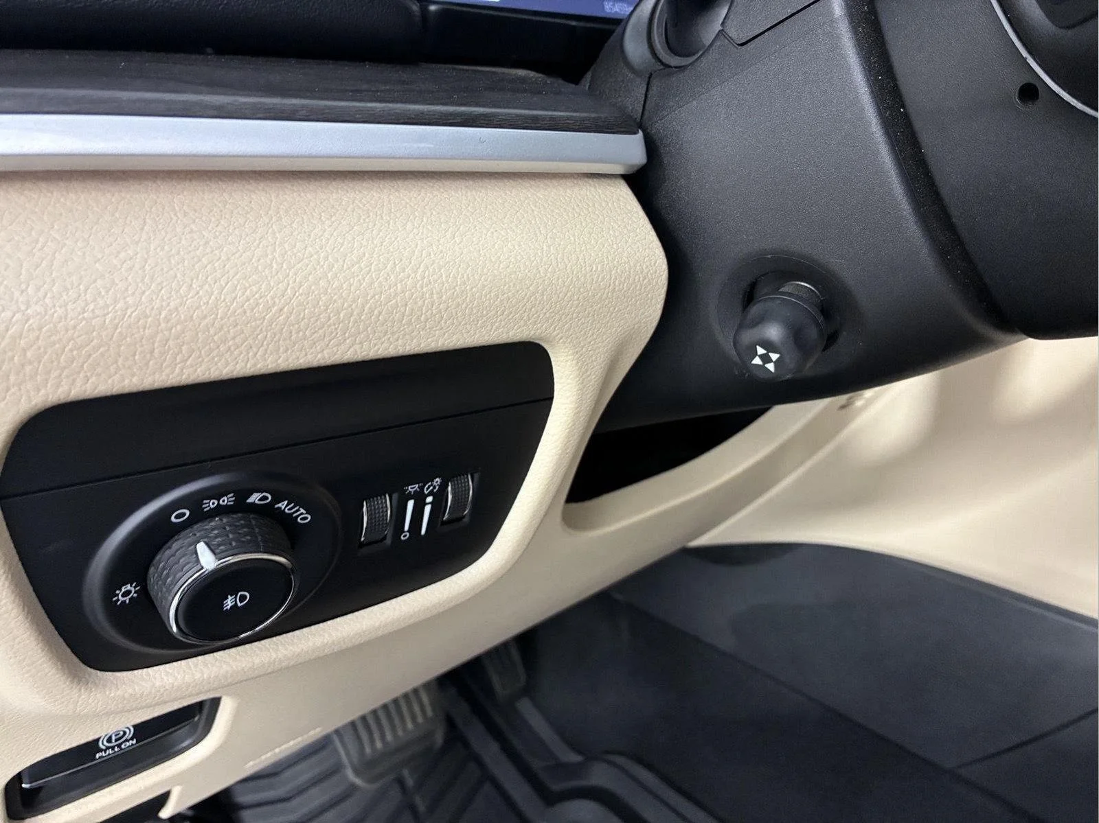 Used 2023 Bright White Clearcoat Jeep Limited image 29