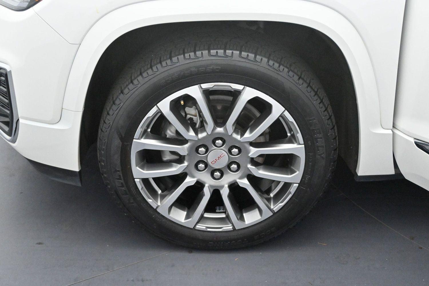 Used 2023 White Frost Tricoat GMC Denali image 35