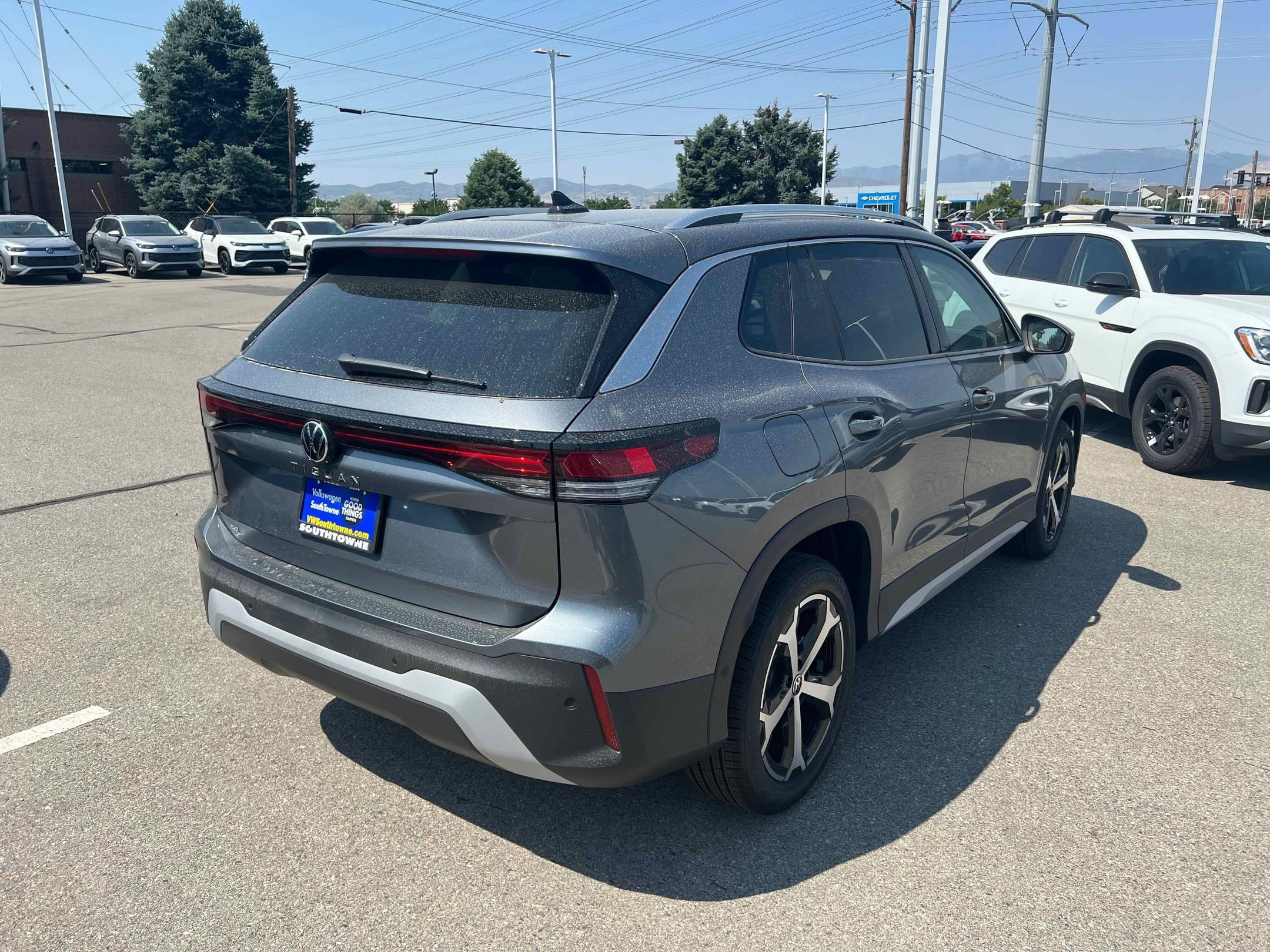 2025 Volkswagen Tiguan SE - Photo 14