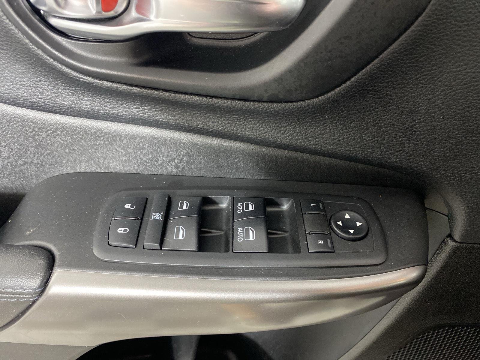 Used 2019 Velvet Red Pearlcoat Jeep Latitude Plus image 15