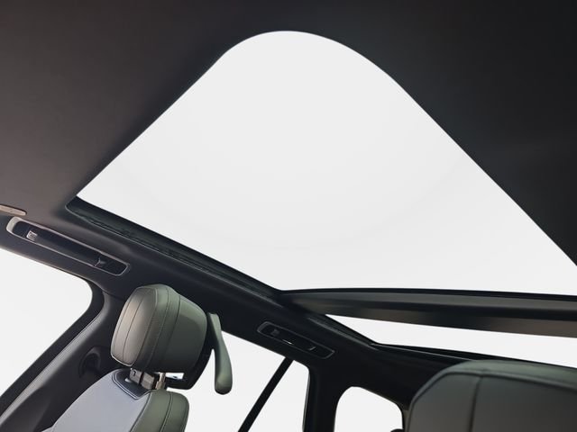 New 2026 Fuji White Land Rover SE image 20