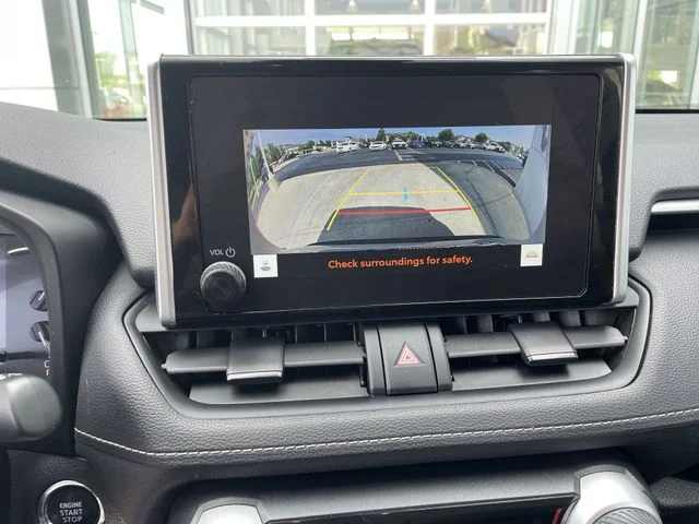 2024 Toyota RAV4 XLE - Photo 23