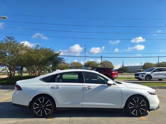 Used 2023 Platinum White Pearl Honda Touring image 6