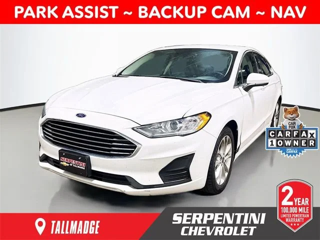 2020 Ford Fusion SE's photo