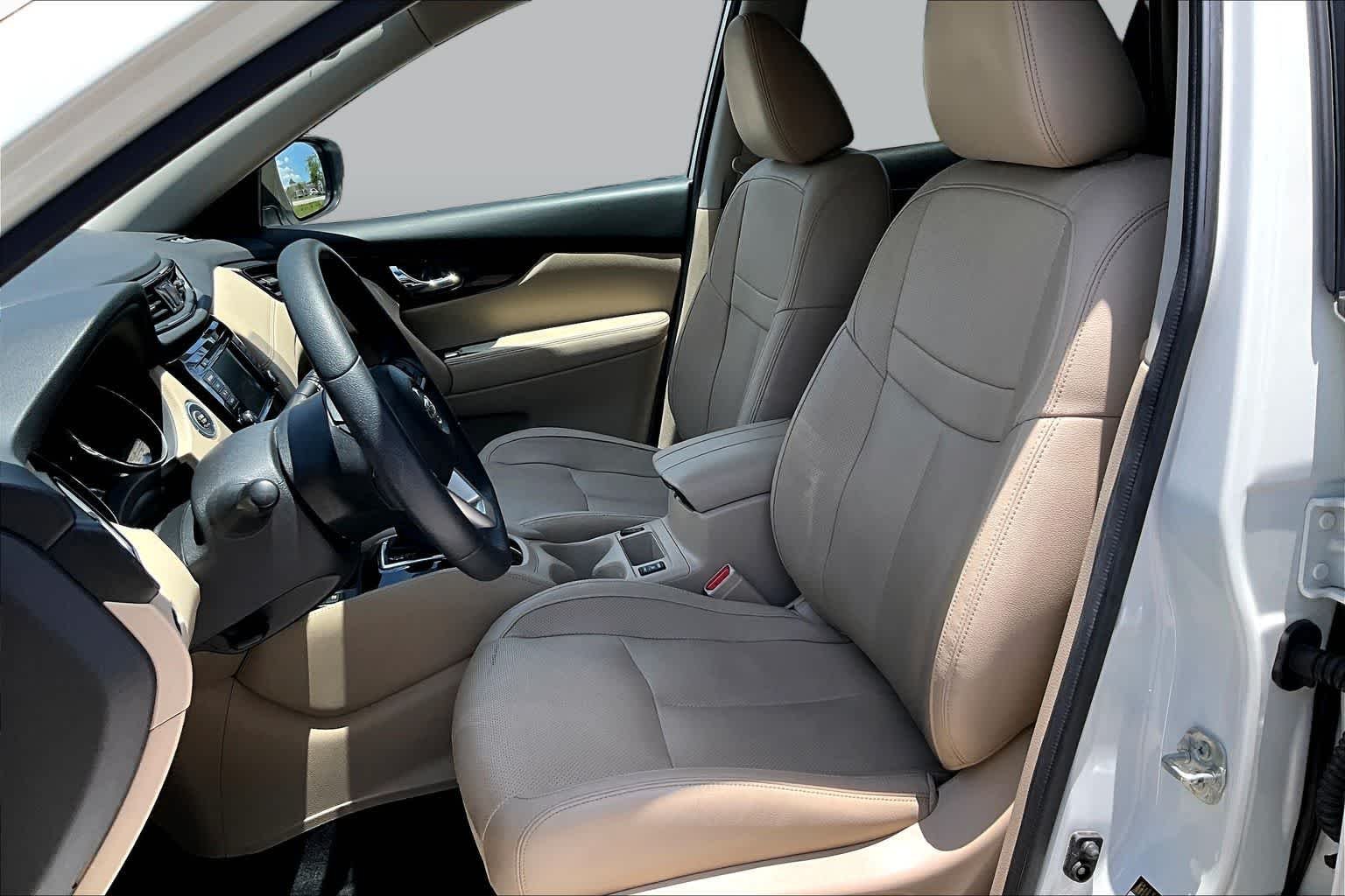 Used 2020 Pearl White Tricoat Nissan SL image 8
