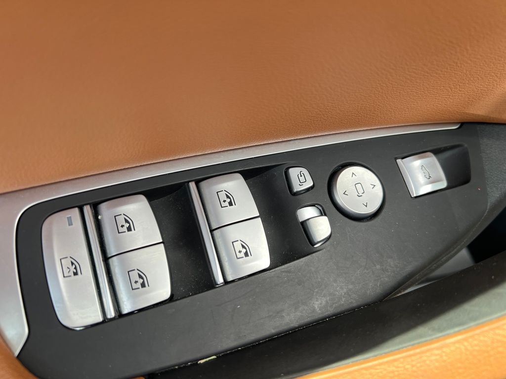 Used 2024 Gray BMW xDrive30i image 18