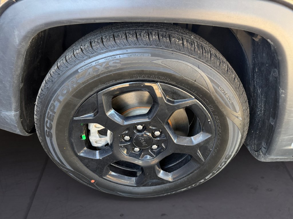 Used 2024  Jeep Trailhawk image 9