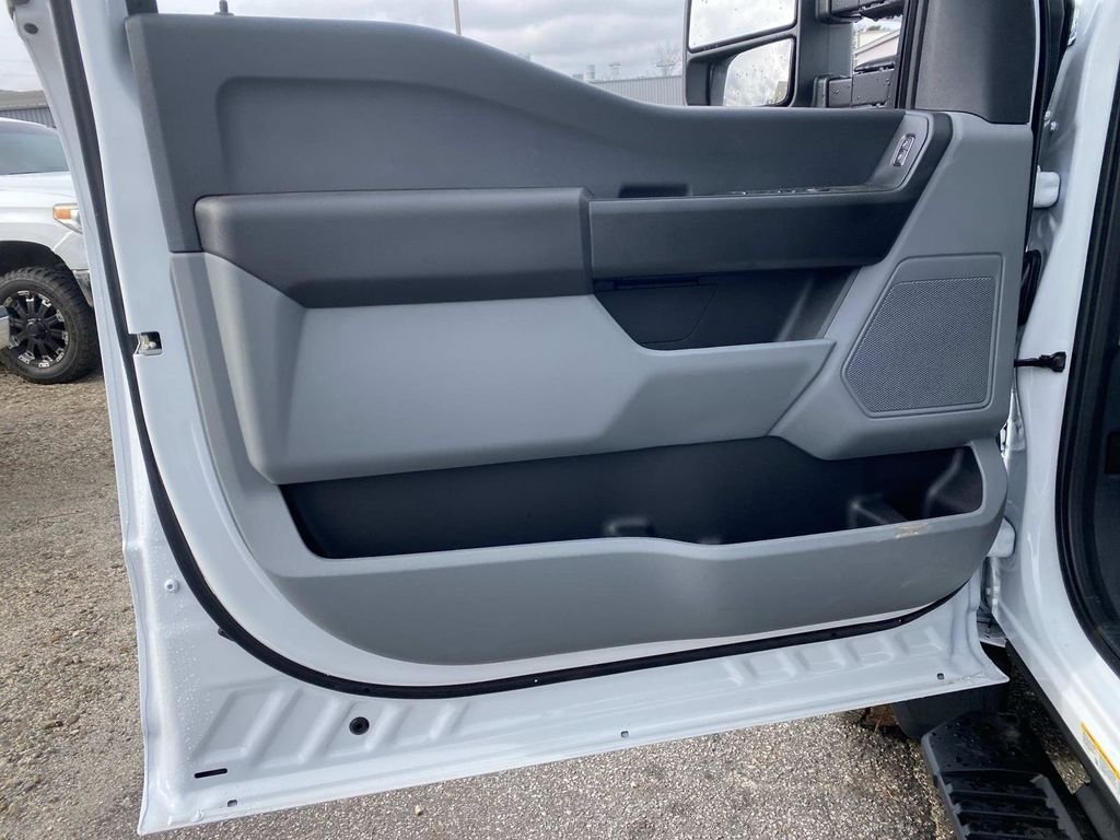 New 2026 Oxford White Ford F-450® XL image 14
