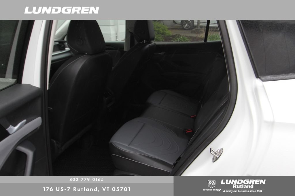Used 2025 White Volkswagen 2.0T SE image 24