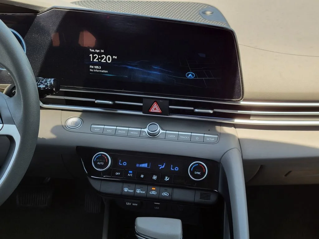 Used 2024 Black Hyundai SEL image 19
