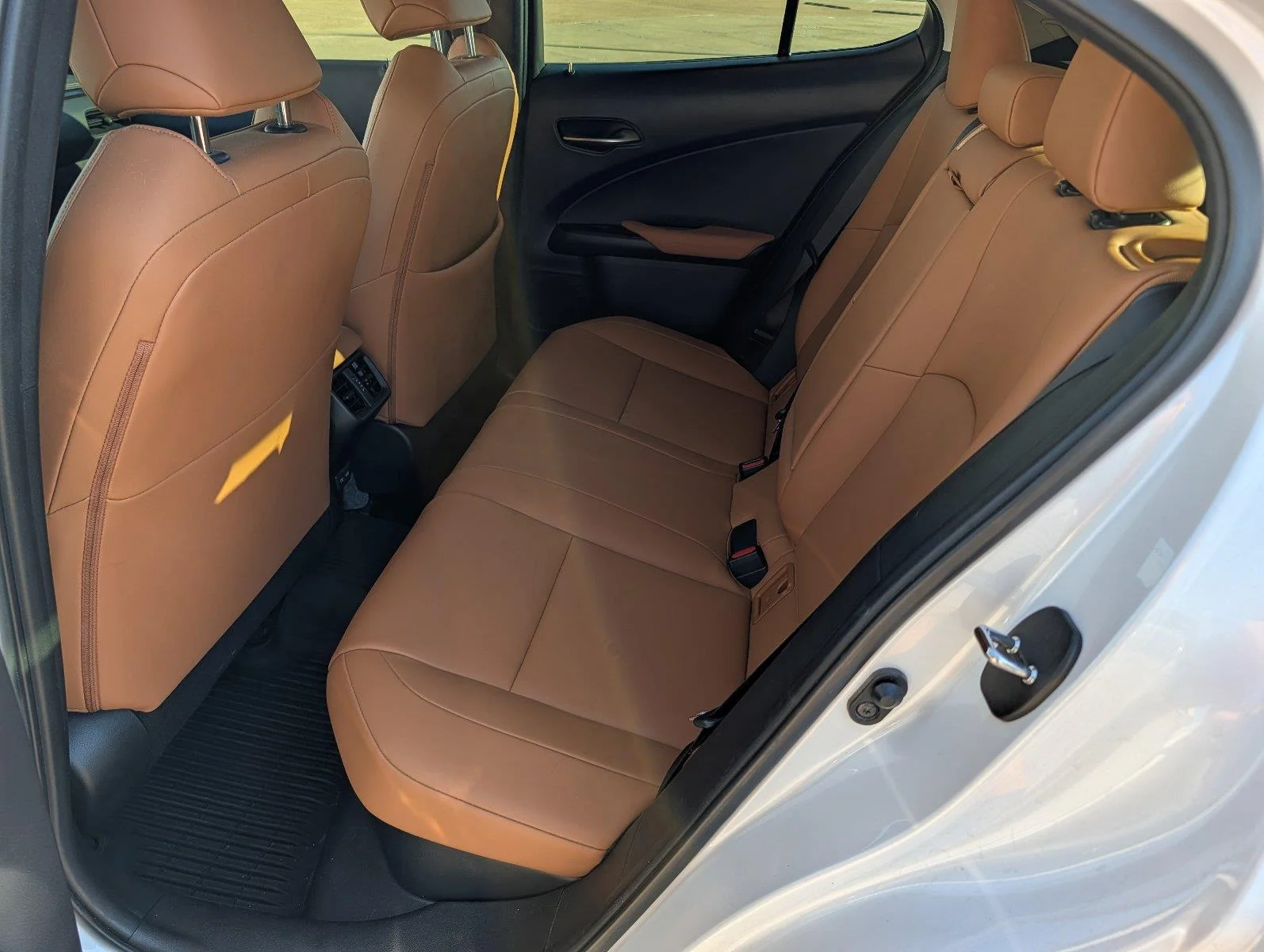 Used 2021 Eminent White Pearl Lexus UX 250h image 30