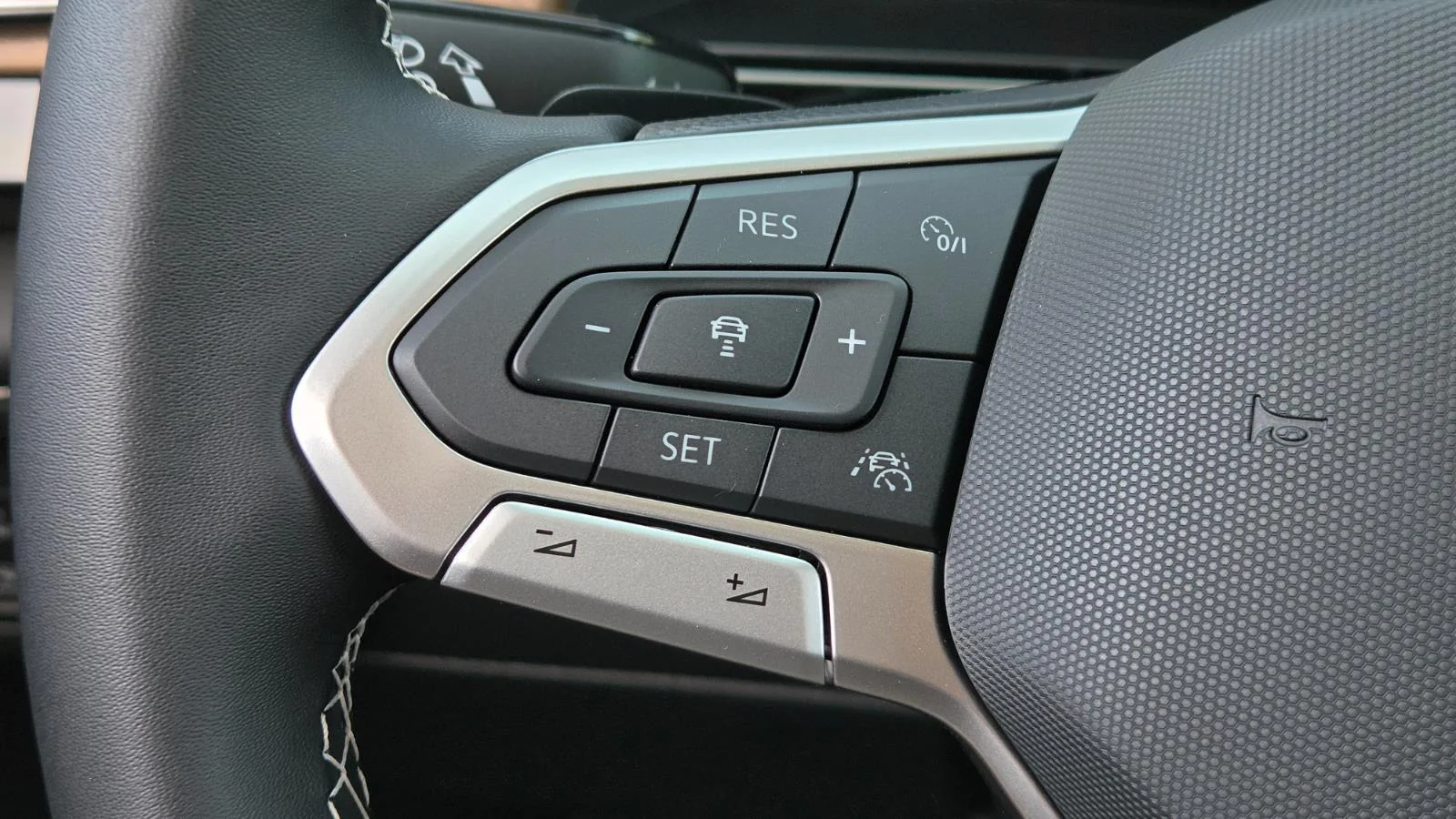 New 2026 Pure Gray Volkswagen 2.0T SE w/Technology image 27