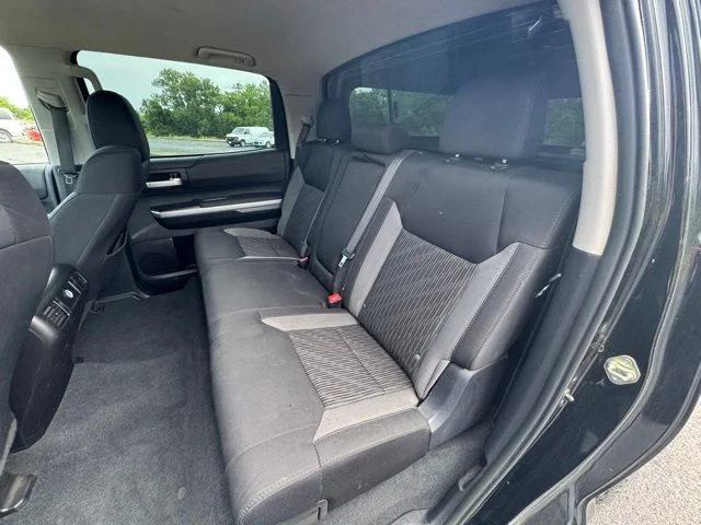 Used 2015 Black Toyota SR5 image 11