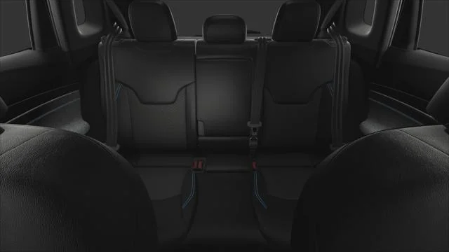 New 2026 Diamond Black Crystal Pearl-Coat Exterior Paint Jeep Latitude image 27