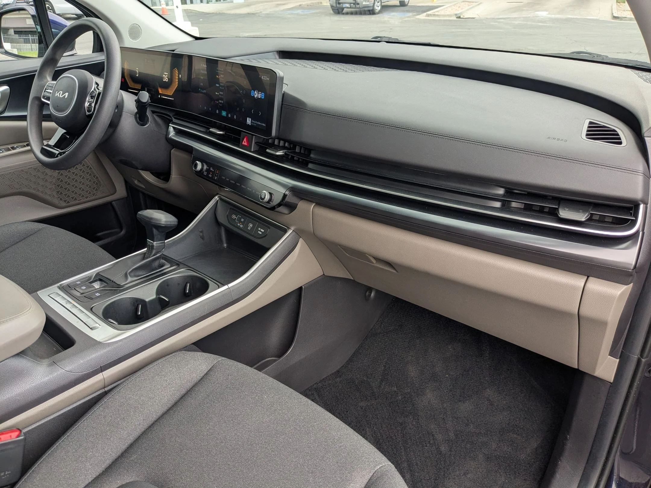 Used 2025 Deep Chroma Blue Kia LX image 28