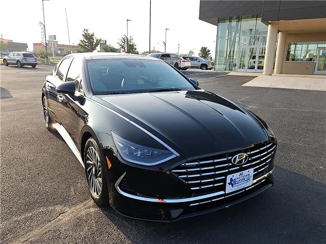 Used 2023 Black Hyundai Limited image 6