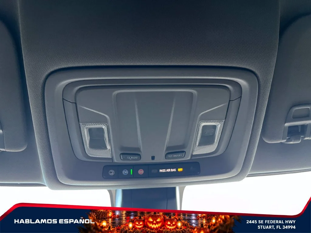 Used 2021 SUMMIT WHITE Chevrolet Custom image 26