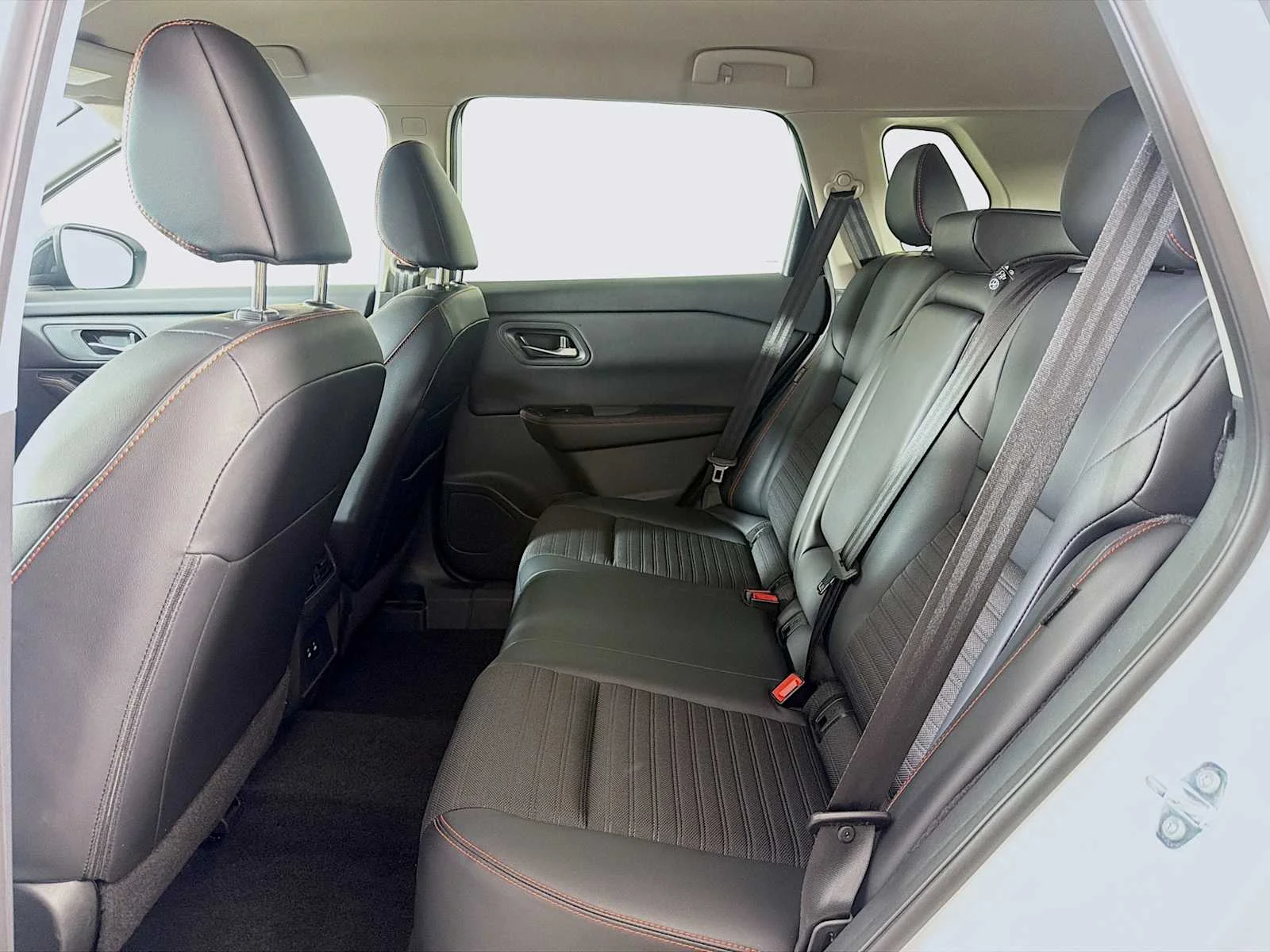 Certified Used 2025 Everest White Pearl Nissan Rock Creek image 21