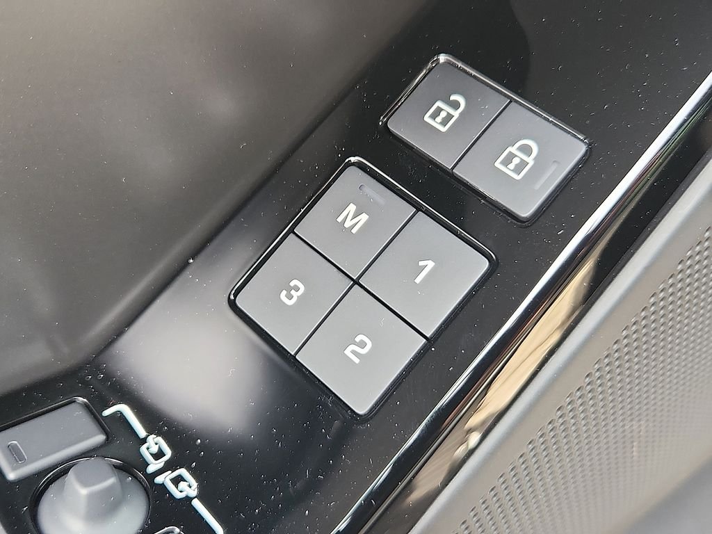 Used 2026 Fuji White Land Rover S image 22