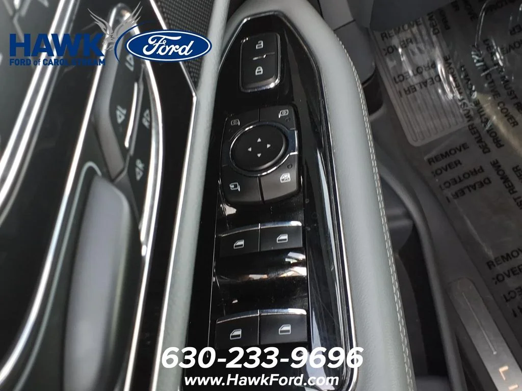 Used 2019 Black Metallic Lincoln Reserve image 18