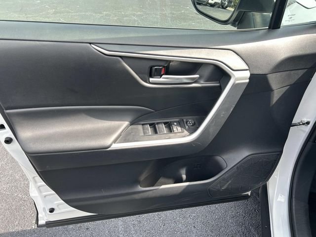 Used 2025 White Toyota XLE image 22