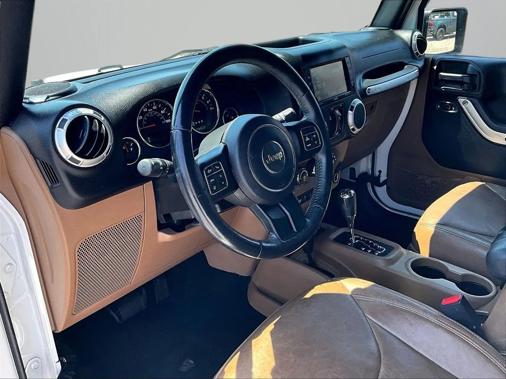 Used 2015 White Jeep Unlimited Sahara image 15