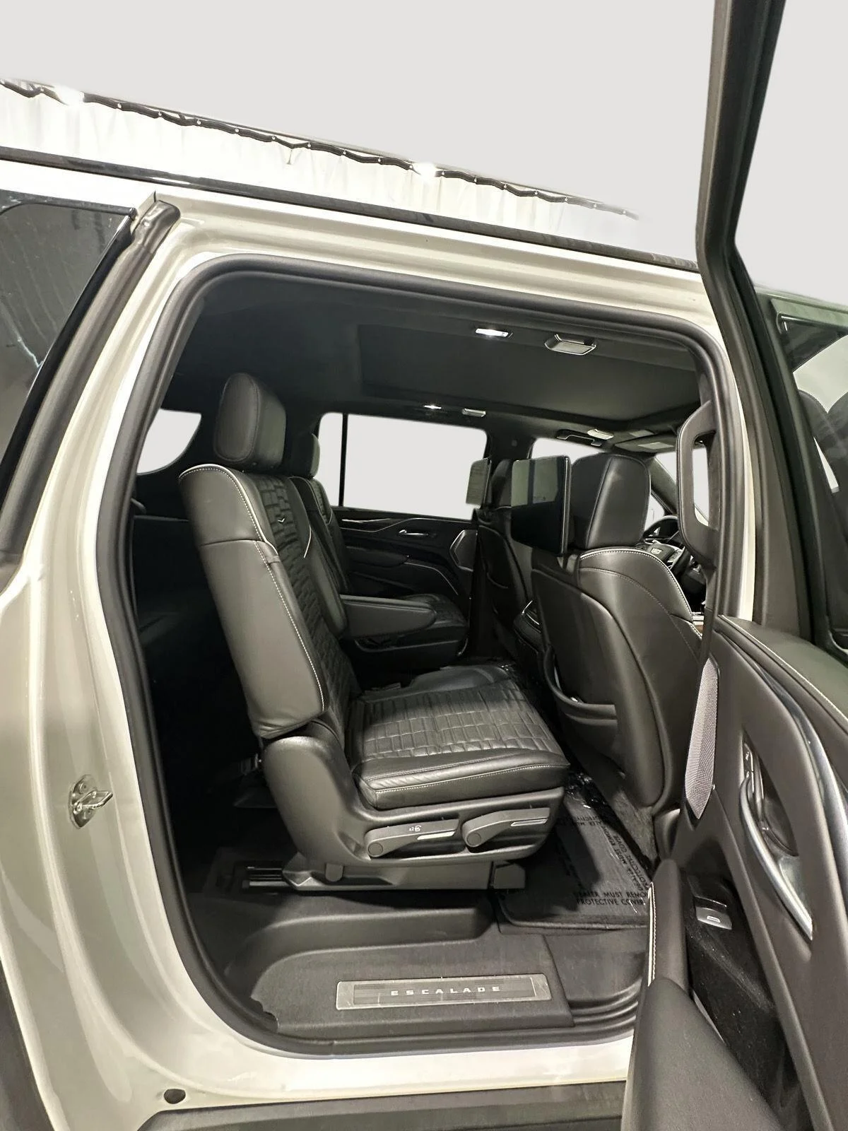 Used 2023 Crystal White Tricoat Cadillac Sport Platinum image 26