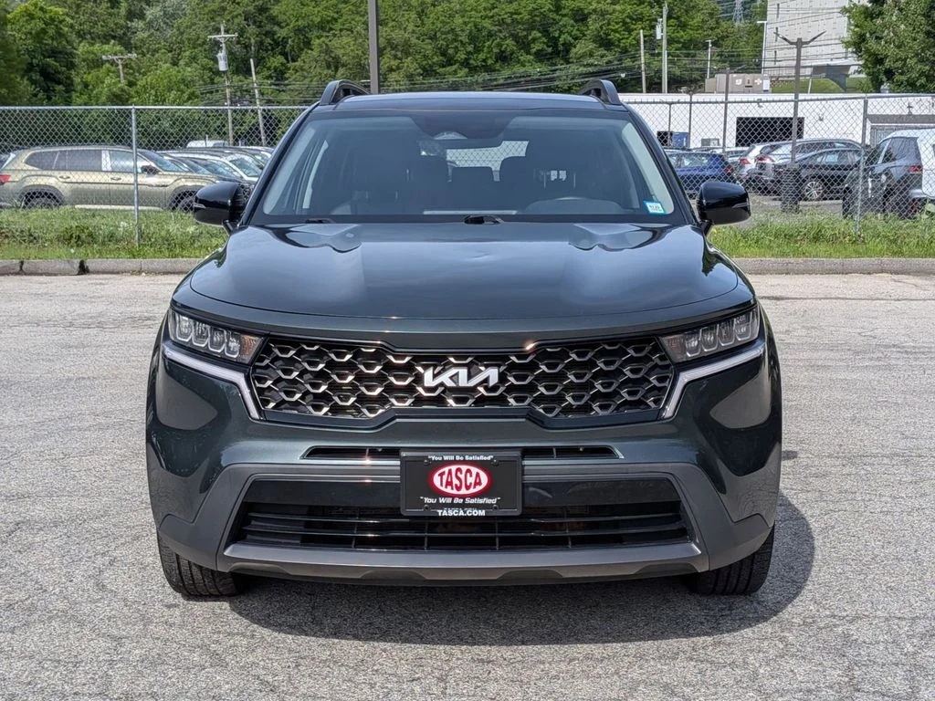 Used 2022 Green Kia S image 11