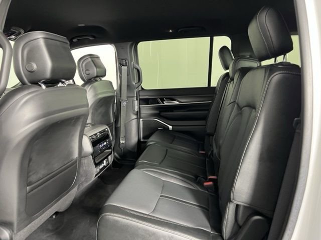 2023 Jeep Wagoneer L Series III - Photo 29