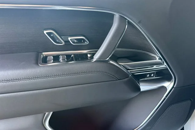 New 2026 Fuji White Land Rover SE image 10