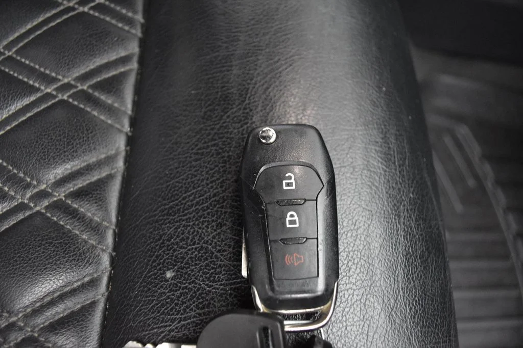 Used 2020 Black Ford XLT image 26