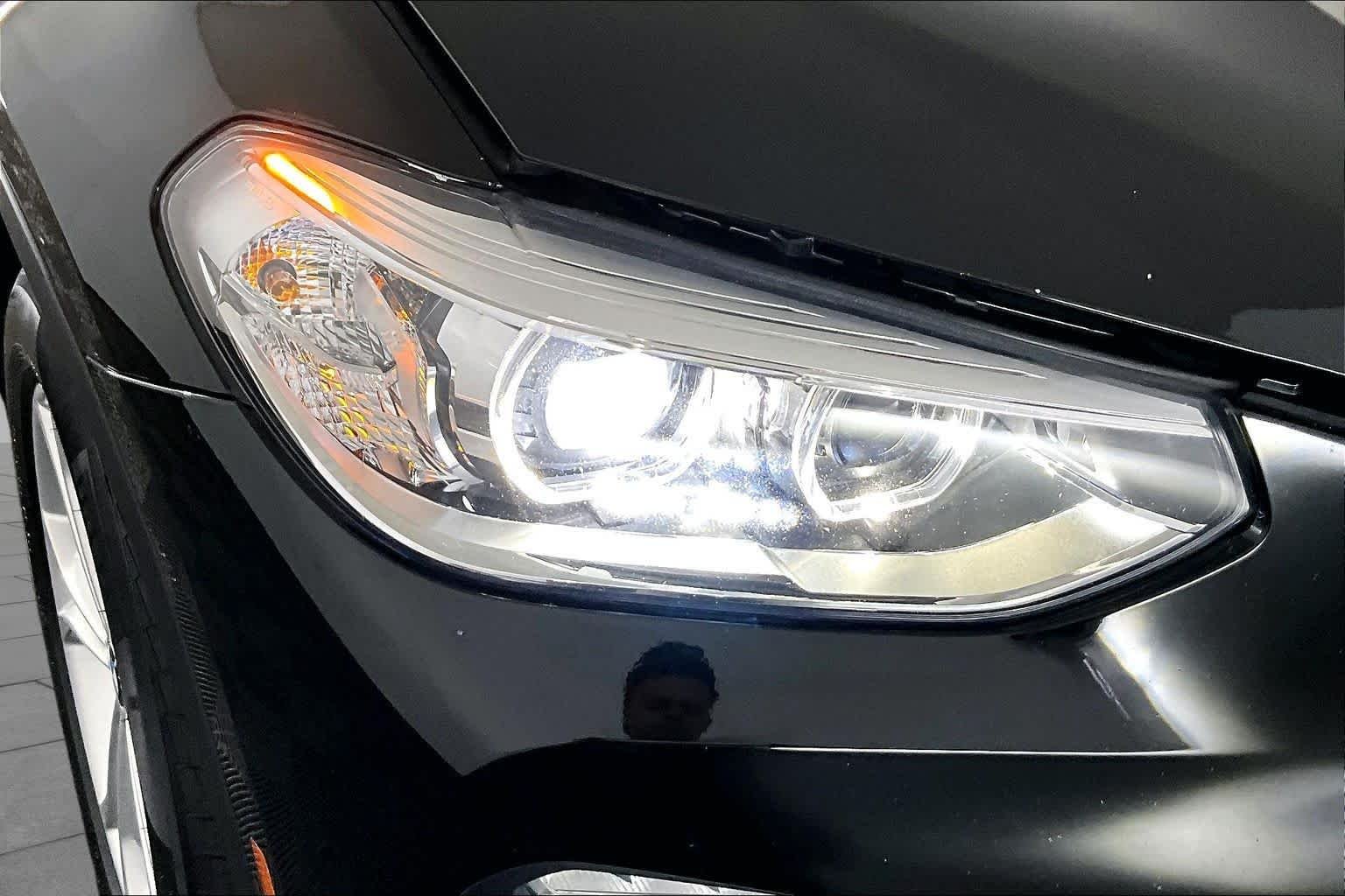 Used 2018 Jet Black BMW xDrive30i image 27